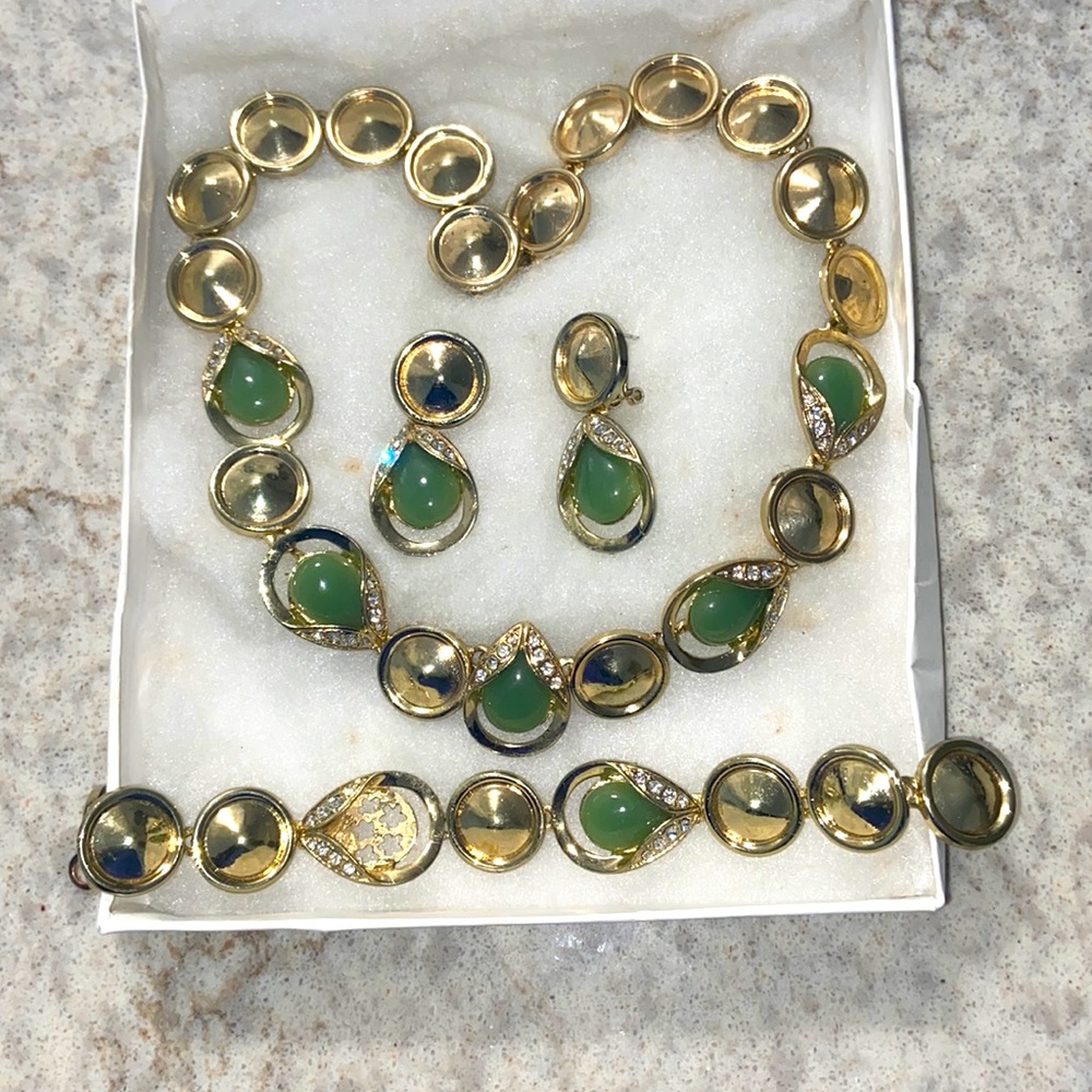 Adjustable choker necklace